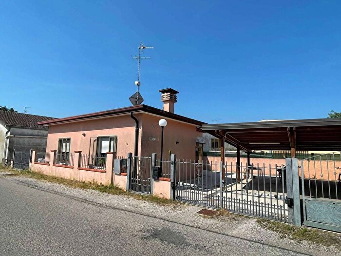 Casa trilocale in affitto in Via Cao Marina, Centro, Porto Viro
