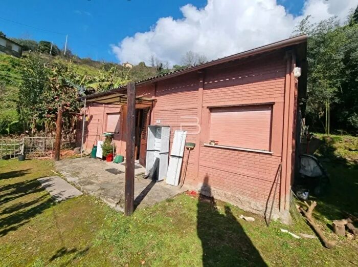 Casa quadrilocale in vendita in Pietrasanta