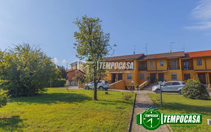 Casa trilocale in vendita in Via Palmiro Togliatti, Certosa Di Pavia