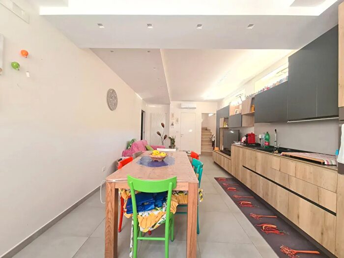 Casa con 9 locali in vendita in Bisceglie