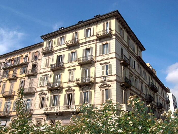 Appartamento con 6 locali in affitto in Via Giannone, Piazza Solferino, Torino