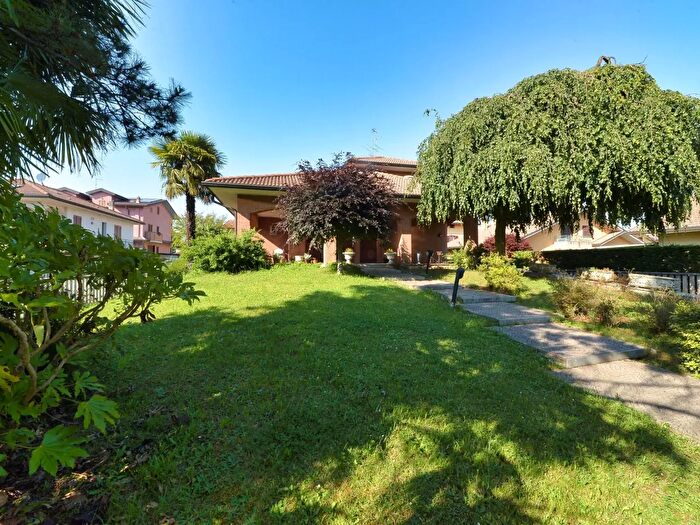 Casa quadrilocale in vendita in Via Marco Polo, Cislago