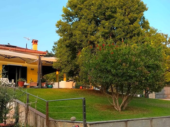 Casa con 12 locali in vendita in Via dei Pini, Castelnuovo Magra