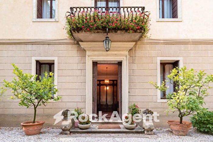 Casa con 6 locali in vendita in Via Euganea Praglia, Teolo