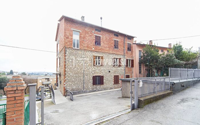 Appartamento quadrilocale in vendita in Via Giuseppe Giusti, Perugia