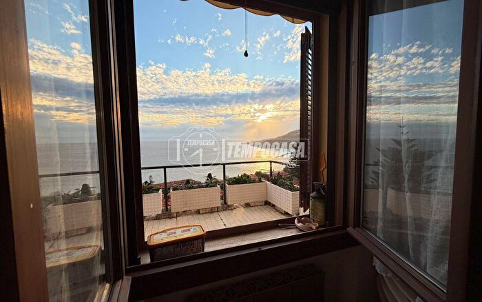 Appartamento quadrilocale in vendita in Via Padre Semeria, Ospedaletti