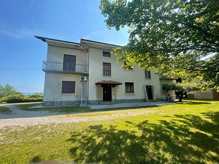 Casa con 5 locali in vendita in Via Castello, Sumirago
