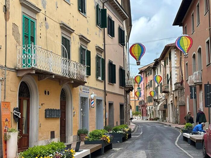 Appartamento con 8 locali in vendita in Via Cavour, Casciana Terme Lari