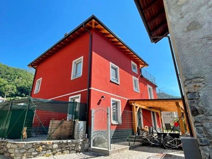 Casa trilocale in vendita in Via Vittorio Emanuele, Sorico