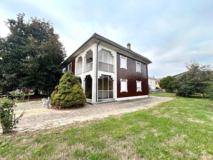 Casa con 5 locali in vendita in Via Roma, Centro, Lignana