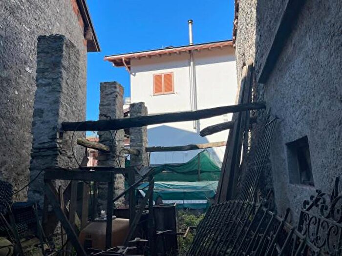 Casa bilocale in vendita in Sorico