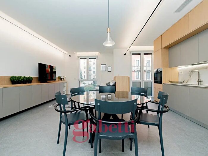 Appartamento trilocale in vendita in Via Amero Cagnoni, Milano