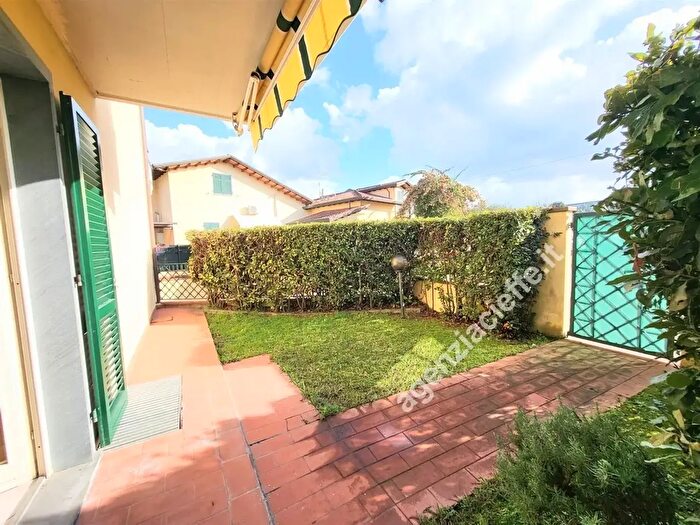 Appartamento trilocale in vendita in Massa