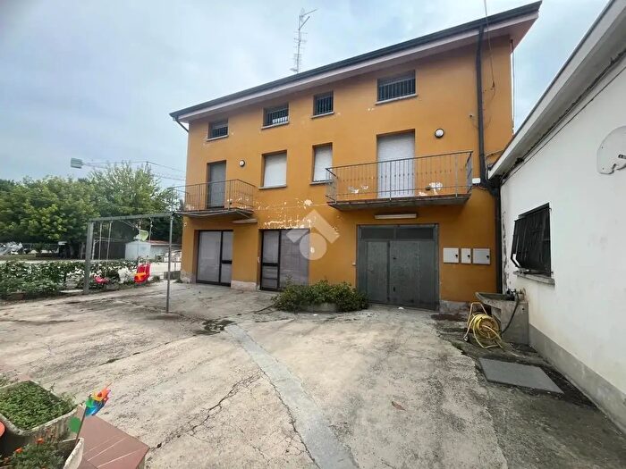 Appartamento bilocale in vendita in Viale della Costituzione, Castelnovo Di Sotto