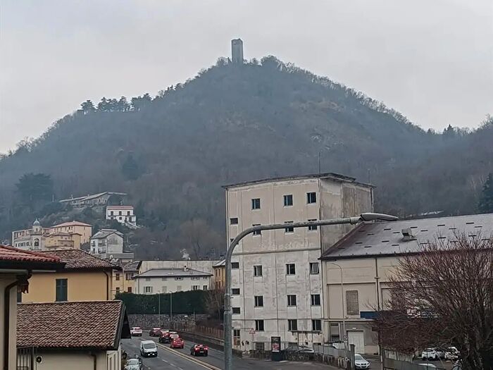 Appartamento quadrilocale in vendita in Como