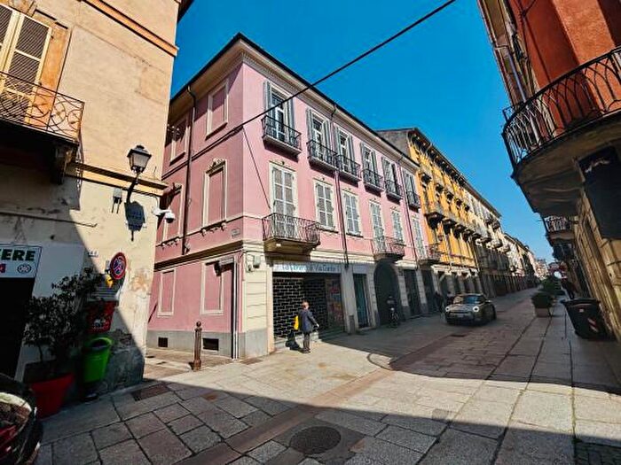 Appartamento con 6 locali in vendita in Via Dante Alighieri, Alessandria