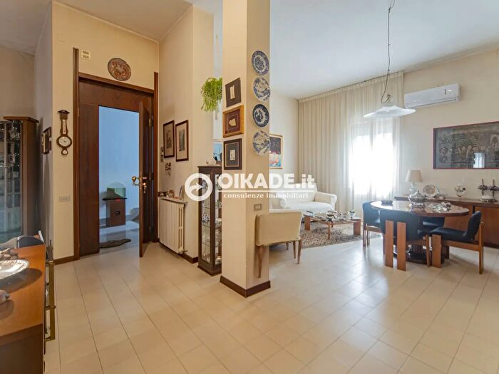 Appartamento con 6 locali in vendita in Via Hermada, Cagliari