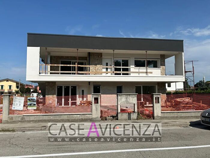 Appartamento quadrilocale in vendita in Via Roma, Camisano Vicentino