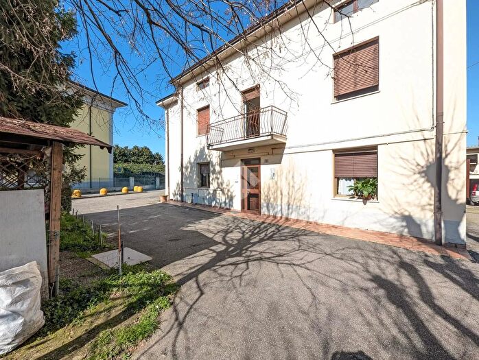 Casa con 8 locali in vendita in Via Mascagni, Gattatico