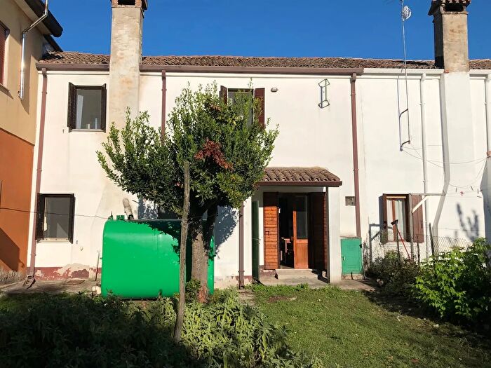 Casa con 5 locali in vendita in Passetto Strada Passetto, Adria