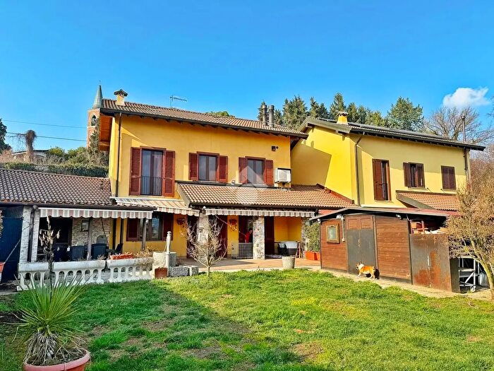 Casa con 6 locali in vendita in Via Brabbia, Varano Borghi