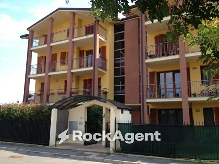 Casa bilocale in vendita in Via Olga Mandelli, Vaprio D'Adda
