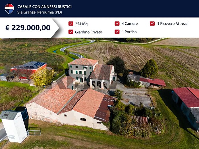 Casa con 11 locali in vendita in Via Granze, Pernumia
