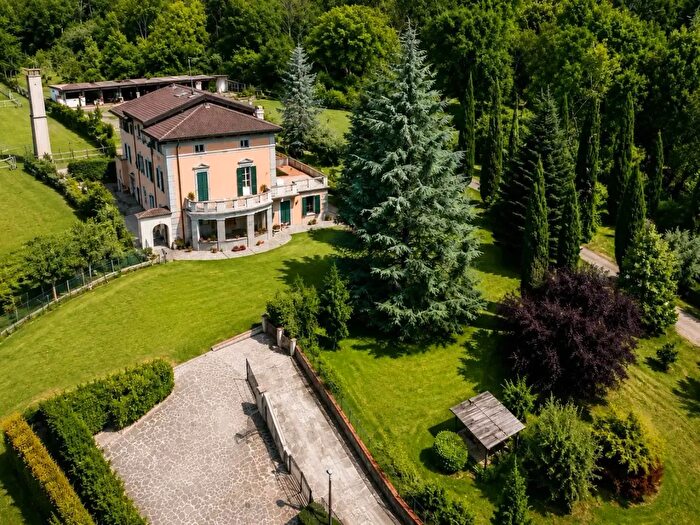 Casa con 10 locali in vendita in Via Mirabella, Torre Boldone