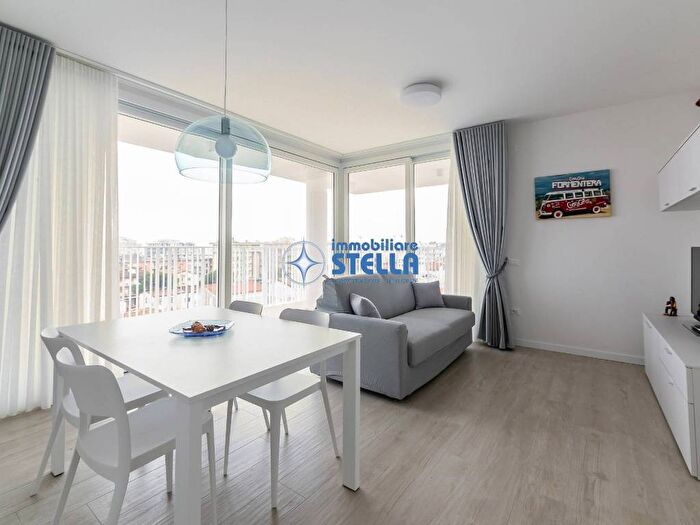 Appartamento trilocale in affitto in Via Ippolito Nievo, Lido Centro Ovest, Jesolo