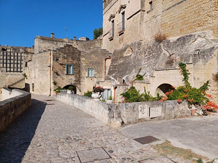 Appartamento con 15 locali in vendita in Via Muro, Matera