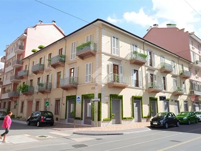 Appartamento trilocale in vendita in Via Federico Menabrea, Torino