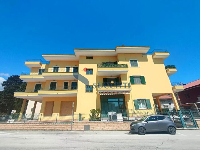 Appartamento con 5 locali in vendita in Via Giugno, Tortoreto