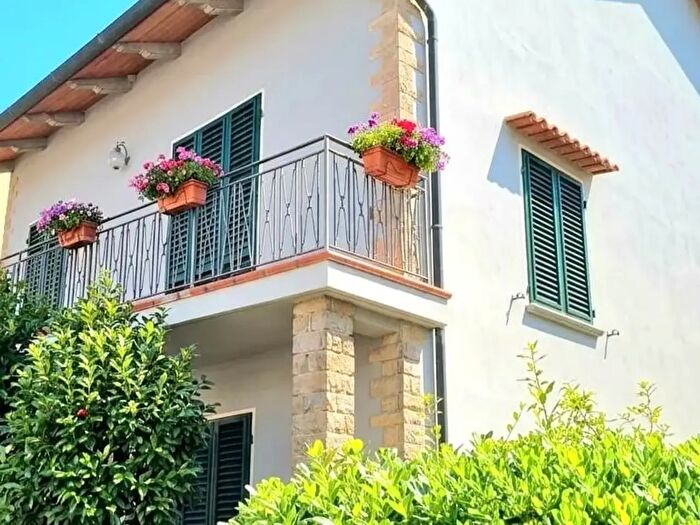 Casa con 8 locali in vendita in Via di Nebbiaia, Prato