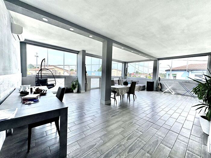 Appartamento con 5 locali in vendita in Via Cave Padova, Padova