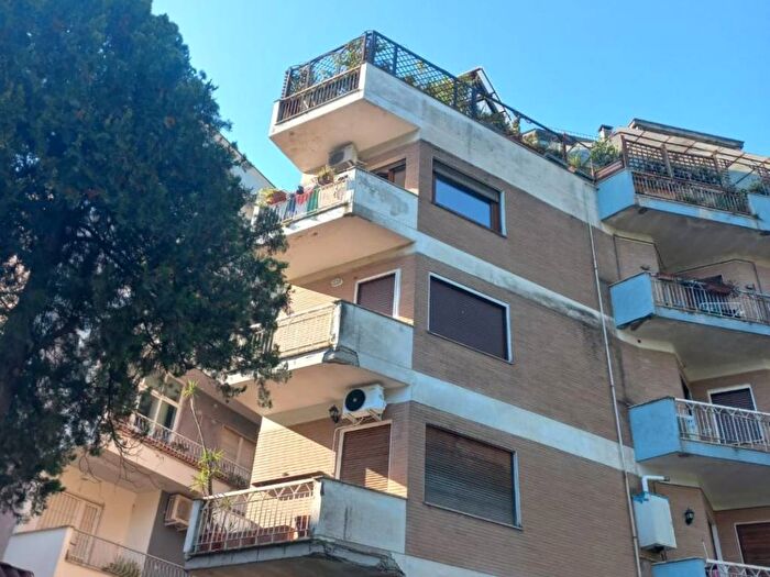 Appartamento bilocale in affitto in Viale Platone, Piazzale degli Eroi, Roma