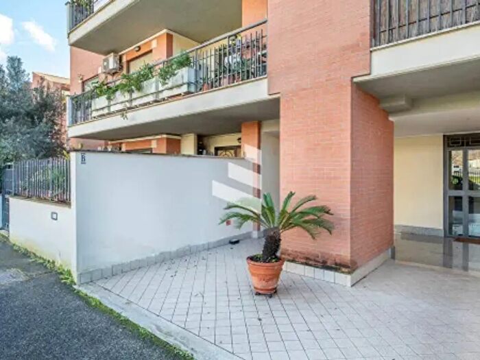 Appartamento trilocale in vendita in Via Piscinas, Roma