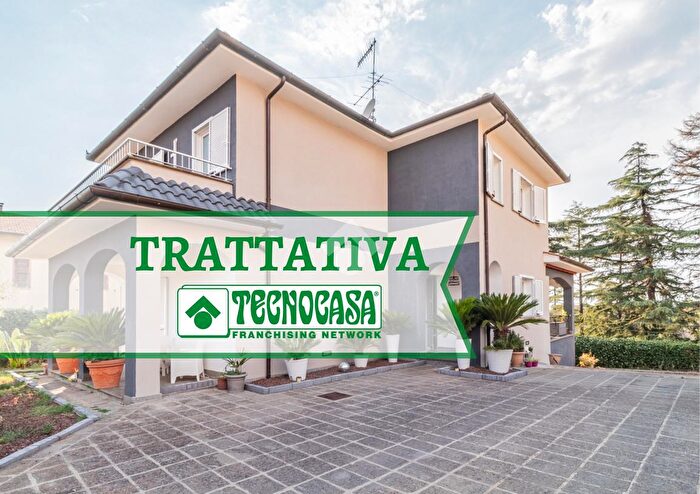 Casa con 7 locali in vendita in Via Piave, Vetralla