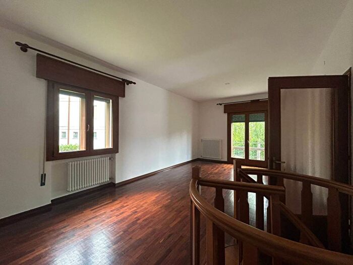 Appartamento trilocale in affitto in Via Giuseppe Romita, Centro, Romano d'Ezzelino