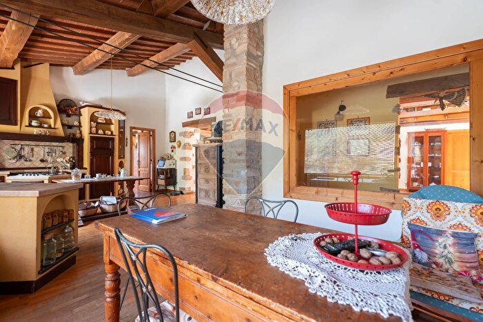 Casa con 11 locali in vendita in Via Lagua San Martino, Cerreto DEsi