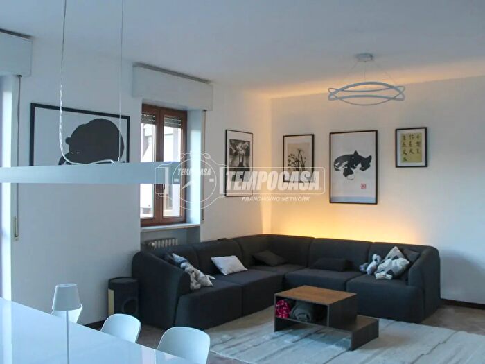 Appartamento trilocale in affitto in Via Monte Rotondo, Milano