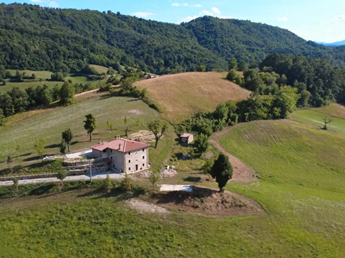 Casa con 9 locali in vendita in Via Mattioli, Zocca