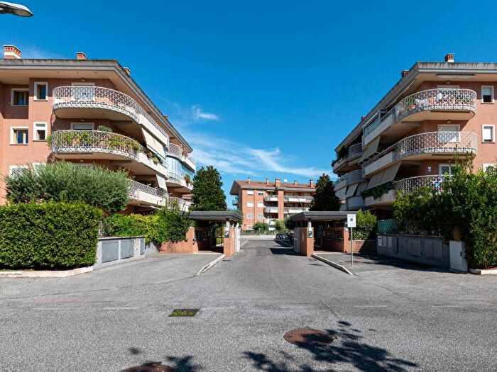 Appartamento quadrilocale in affitto in Viale Vincenzo Marronaro, Vallerano, Roma