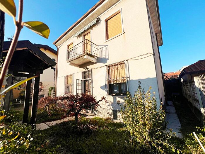 Casa con 5 locali in vendita in Via Isonzo, Seregno