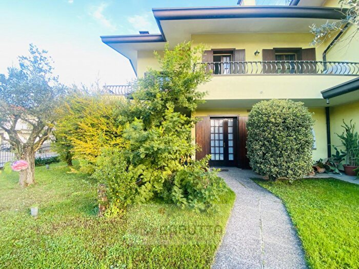 Casa con 5 locali in vendita in Via Padre Massimiliano Kolbe, Camposampiero