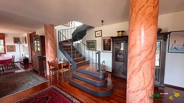 Appartamento con 7 locali in vendita in Strada Comunale Farnese, Parma