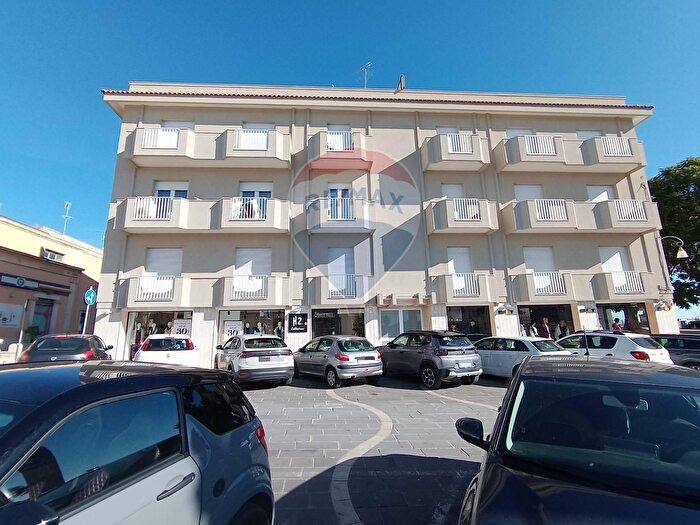Appartamento con 10 locali in vendita in Piazza Europa, Rosolini