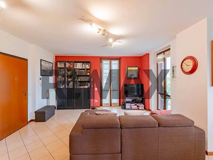 Appartamento trilocale in vendita in Via Carlo Calvi a, Cerro Maggiore