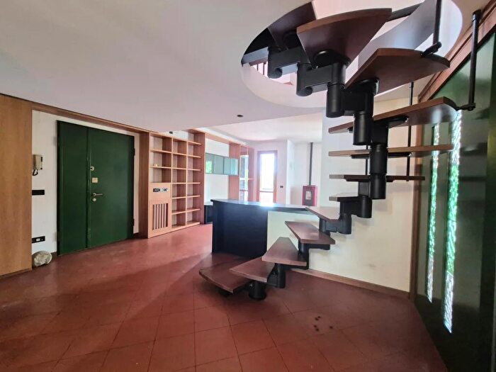 Appartamento con 8 locali in vendita in Via del Roseto Snc, Bagno A Ripoli