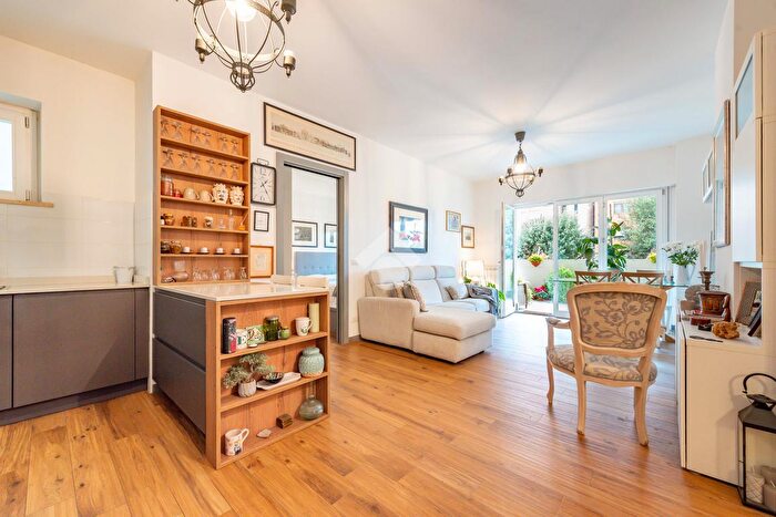 Appartamento trilocale in vendita in Via Servigliano, Roma