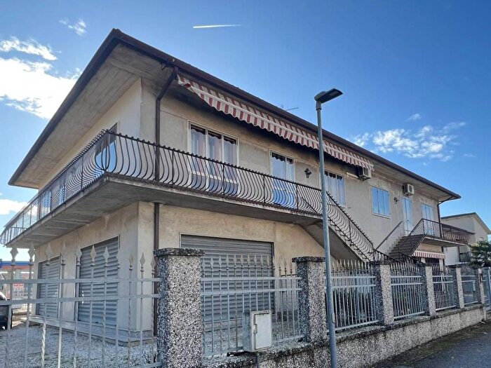 Appartamento quadrilocale in affitto in Centro, Arre